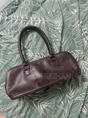 আড়ং জেনুইন লেদার ব্যাগ