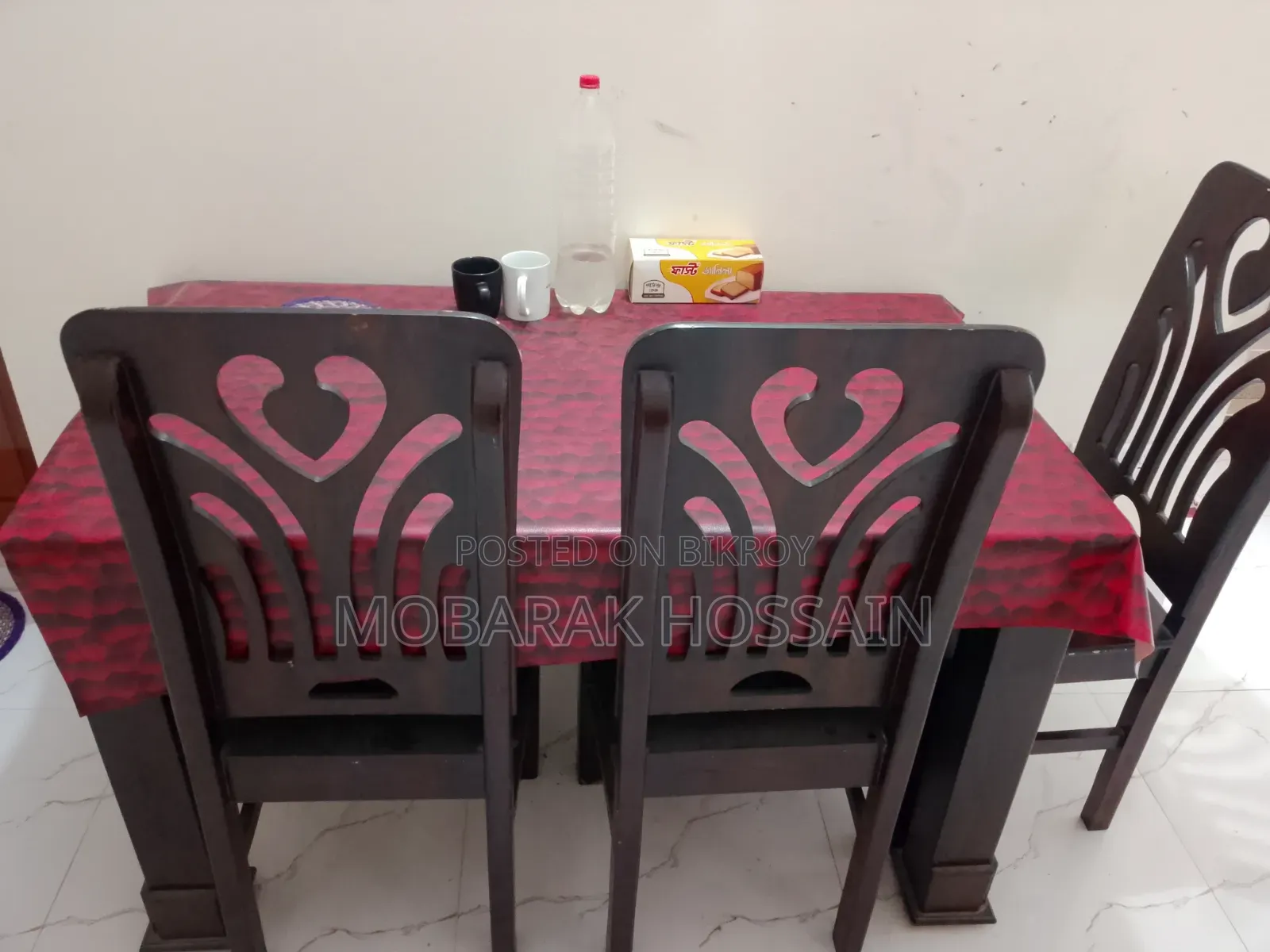 চার চেয়ার সম্বলিত মালয়েশিয়ান উডের ডাইনিং টেবিল