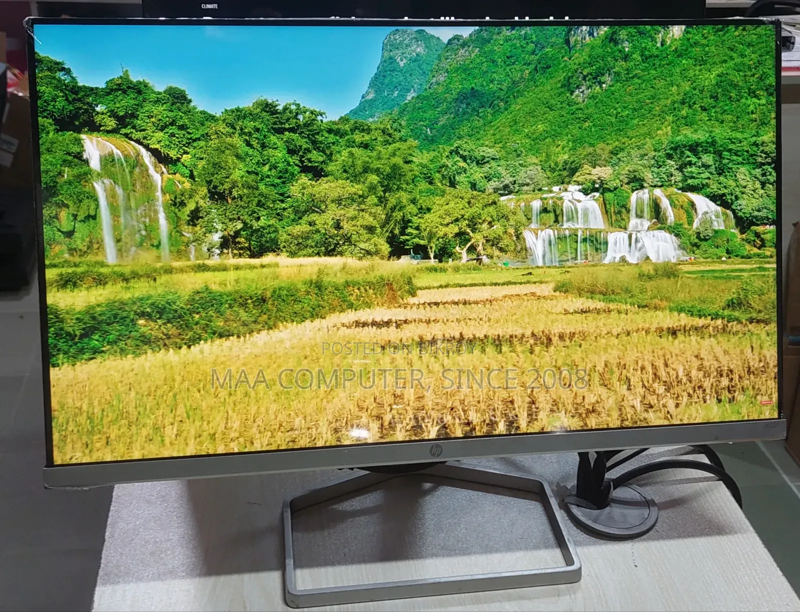 HP IPS Display LED Monitor { M22f, 22-inch > With Replacement Warranty