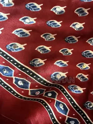 গ্লাস ওয়ার্কসহ সিল্ক আজরাক প্রিন্ট শাড়ি