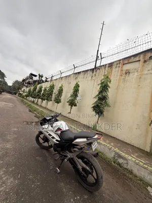 ইয়ামাহা ফেজার ভি১ ২০১৭ হোয়াইট