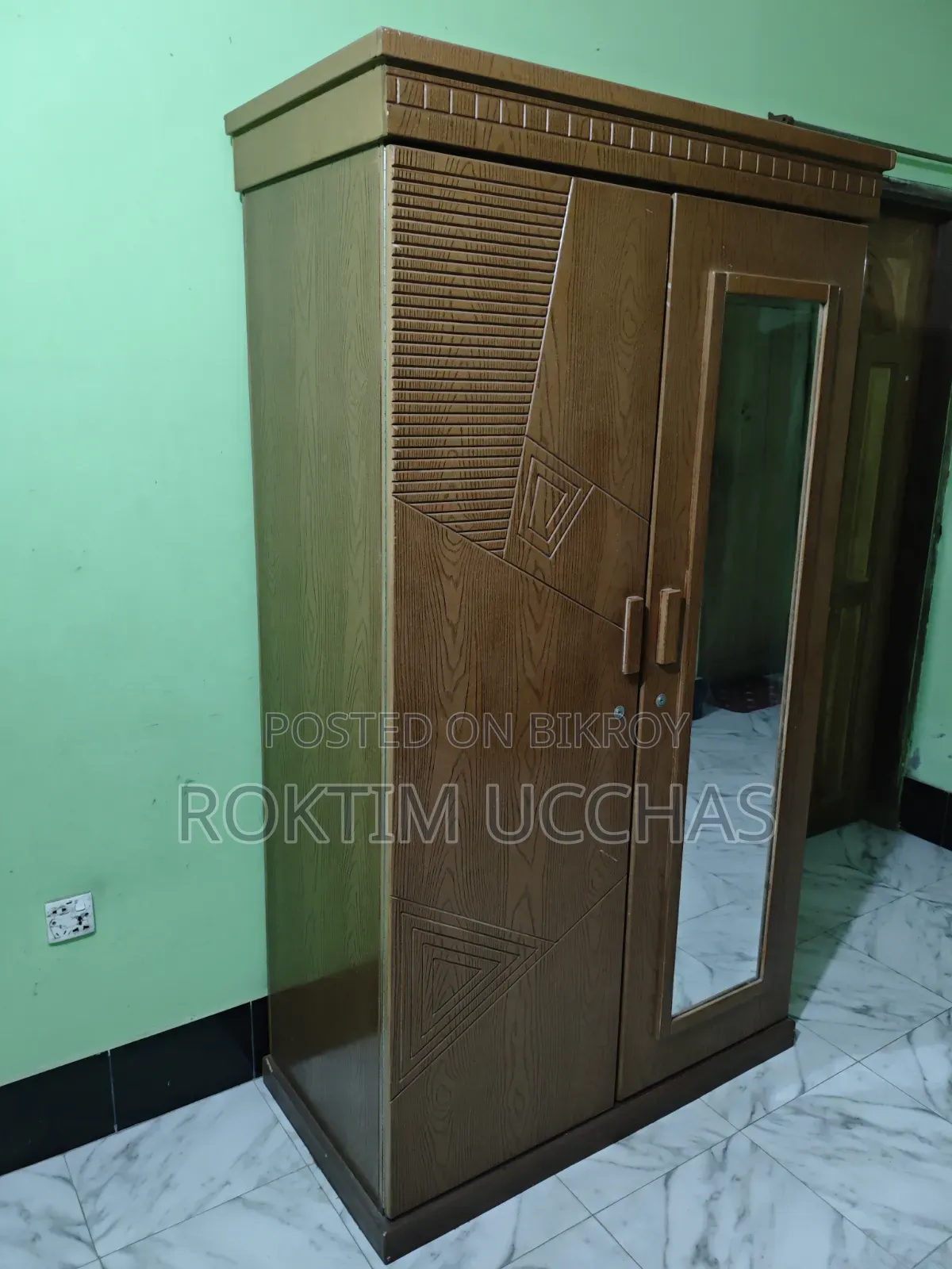 ব্যবহৃত আলমারি