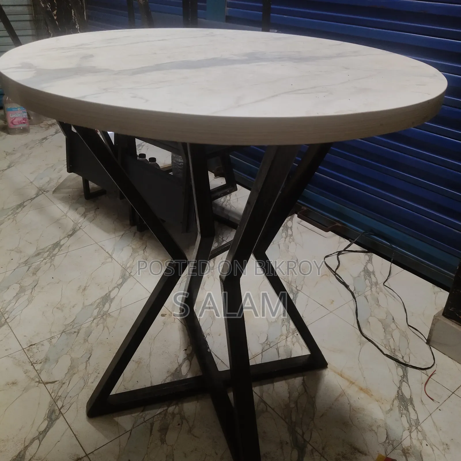রাউন্ড টেবিল
