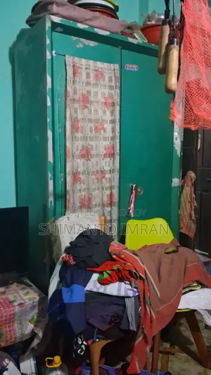 স্টিলের আলমারি