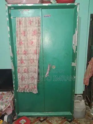 স্টিলের আলমারি
