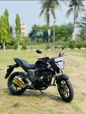 সুজুকি জিক্সার ২০২৫ ব্ল্যাক