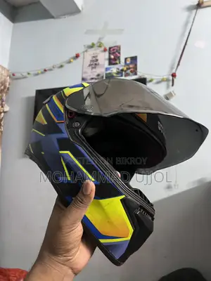 স্টাডস হেলমেট