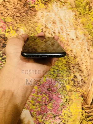 Apple iPhone SE (2020) 128 GB Black