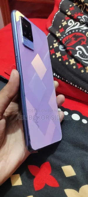 ভিভো ভি২১ই ১২৮ জিবি গোলাপি
