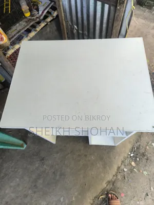 কম্পিউটার টেবিল