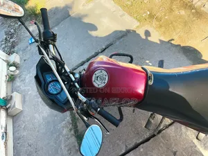 Mahindra Centuro 2018 Red