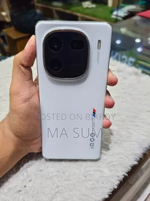 আইকিউওও ১২ ৫১২ জিবি হোয়াইট