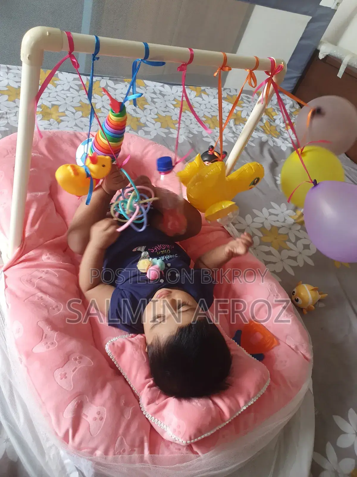 নবজাতক শিশুর জন্য টয় স্ট্যান্ড