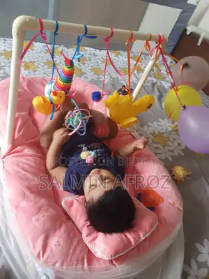 নবজাতক শিশুর জন্য টয় স্ট্যান্ড
