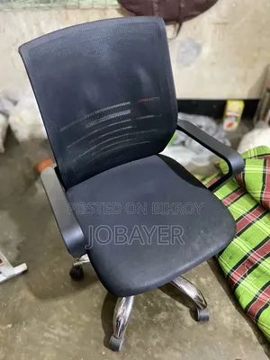 Hydraulic Office Chair + Plastic Table