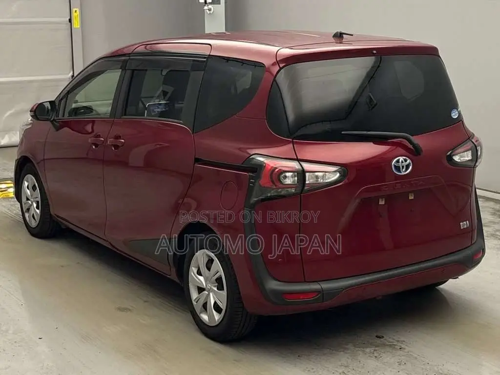 Toyota Sienta 2021 Red