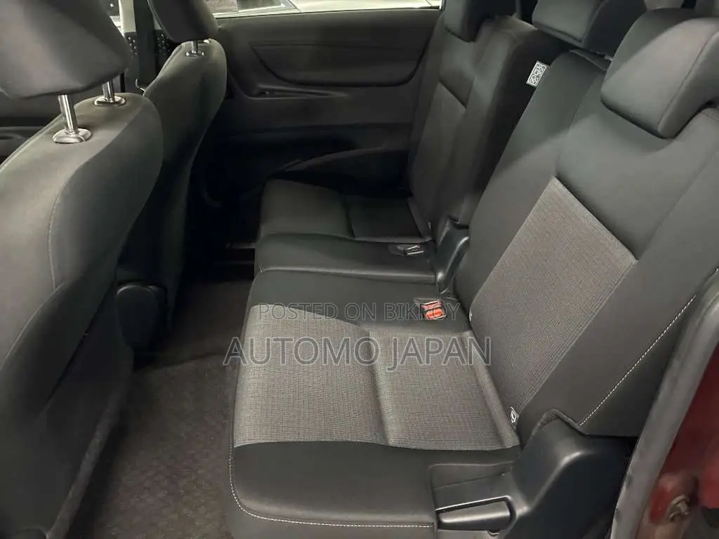 Toyota Sienta 2021 Red