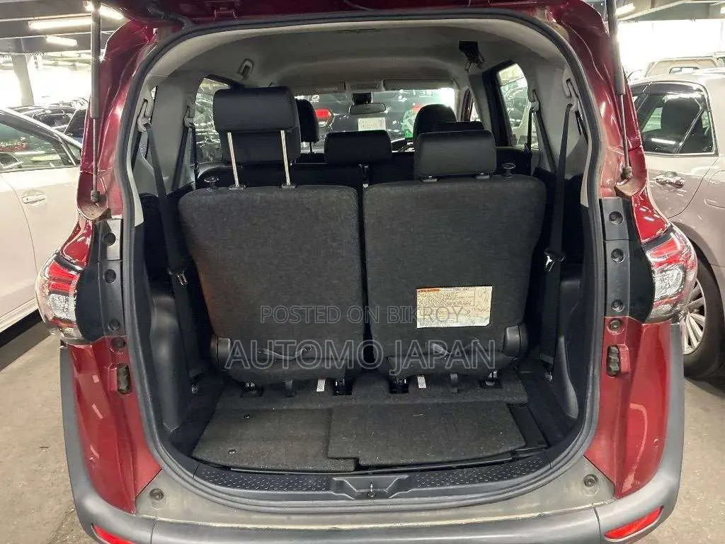 Toyota Sienta 2021 Red