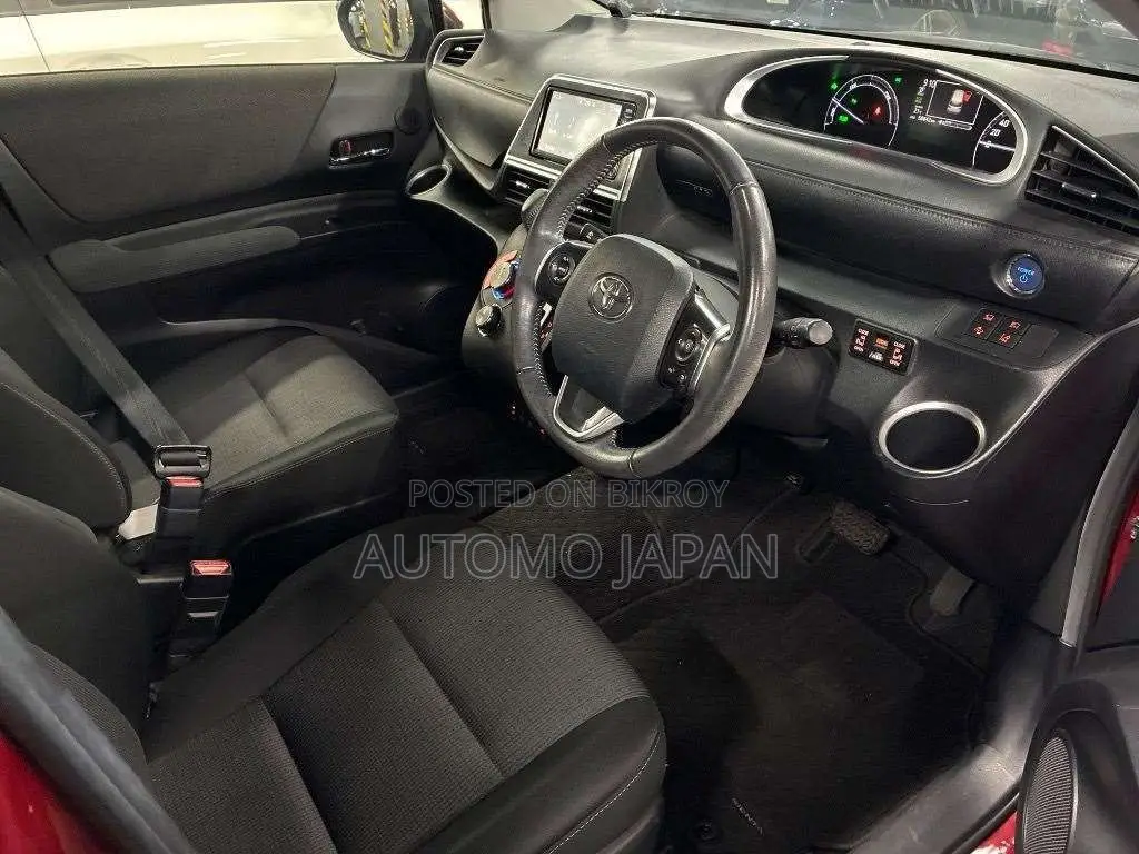 Toyota Sienta 2021 Red