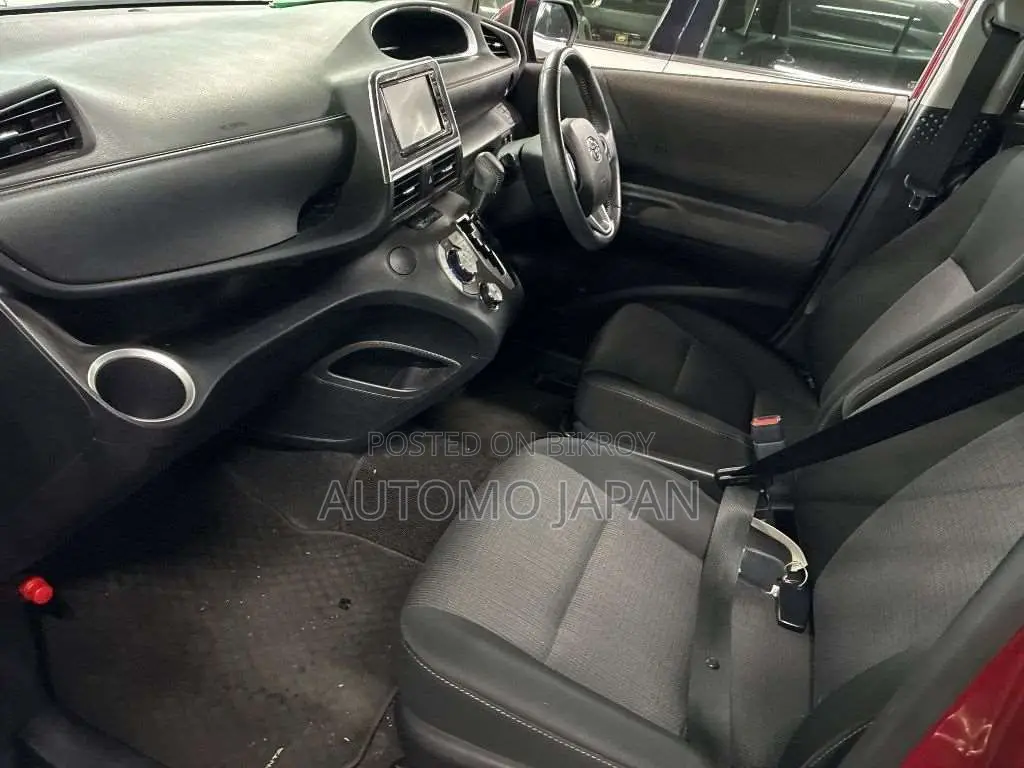Toyota Sienta 2021 Red