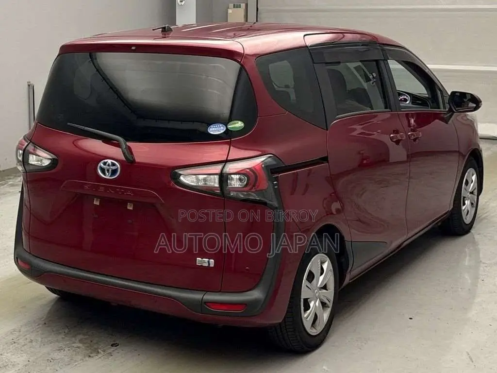 Toyota Sienta 2021 Red
