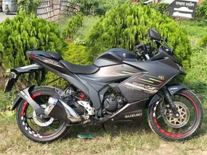 সুজুকি জিক্সার এসএফ ২০২২ কালো