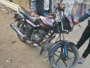 বাজাজ ডিসকভার ১০০ ২০১৭ ব্ল্যাক