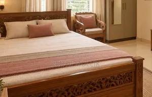 Teak wood queen size bed 6/7