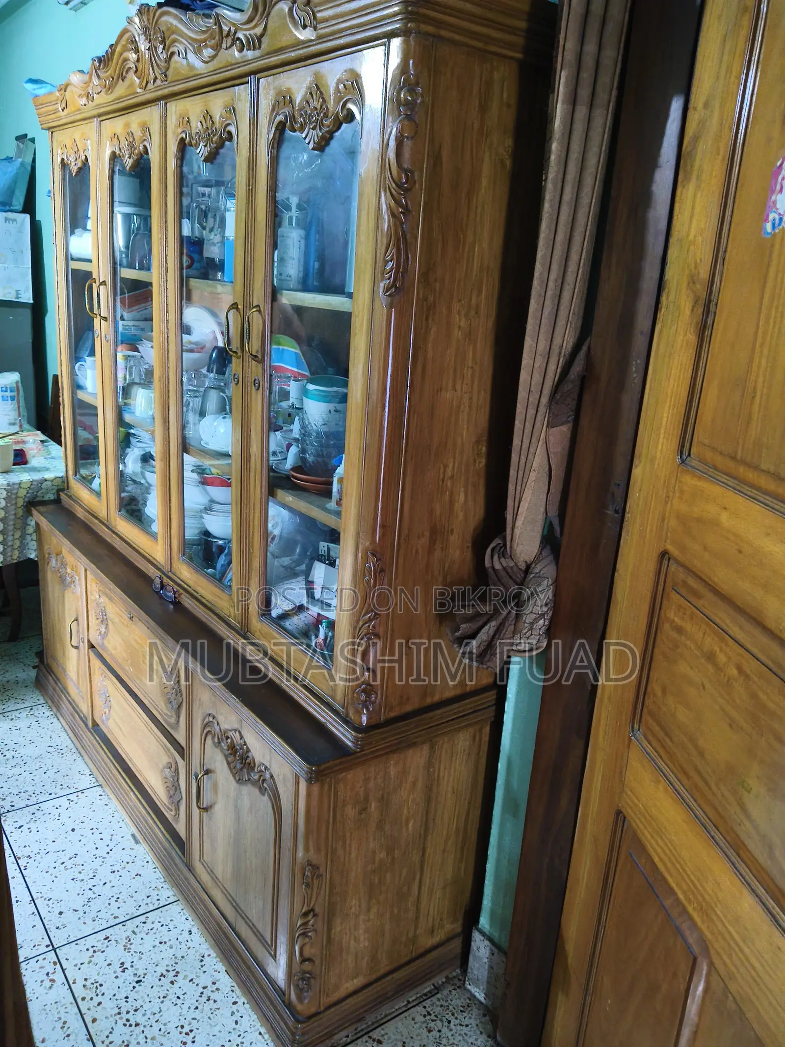 Wooden Showcase With Drawers System