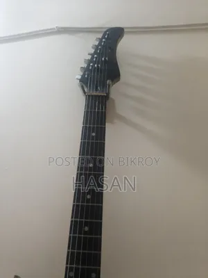 ইলেকট্রিক গিটার বিক্রির জন্য।