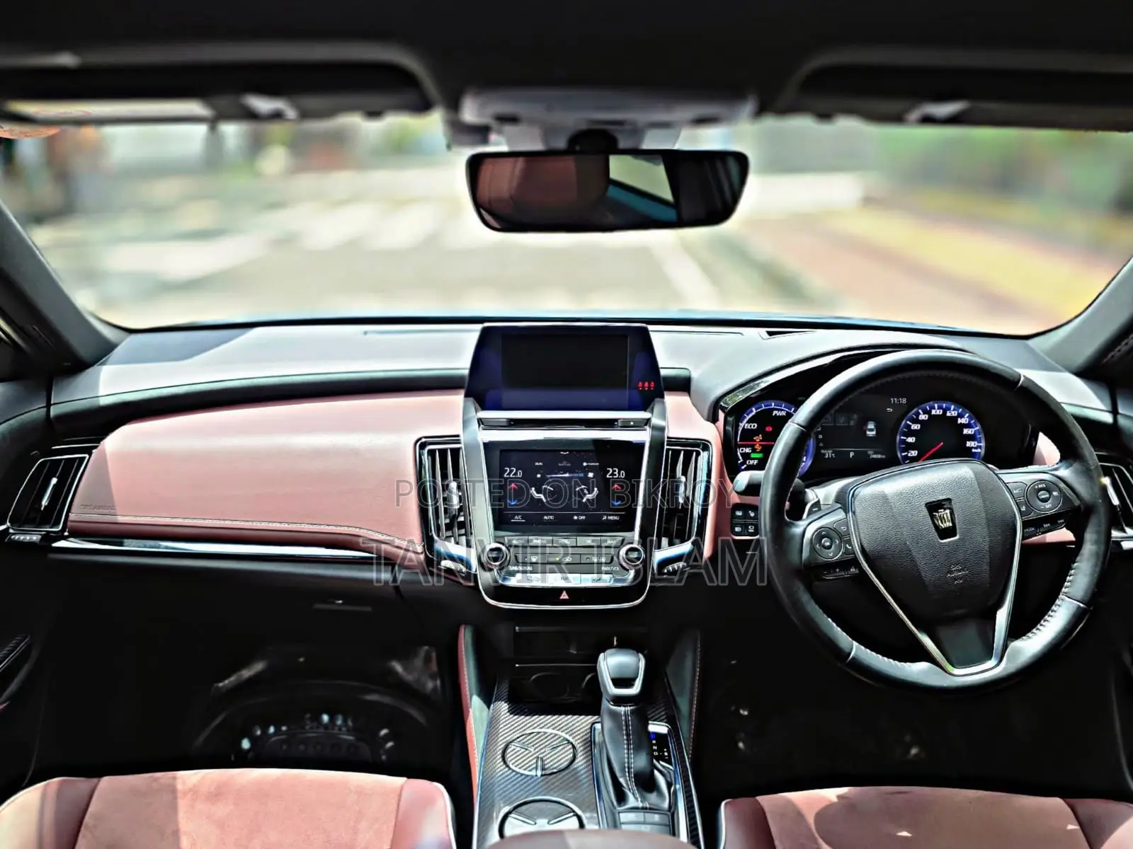 Toyota Crown 2018 Black