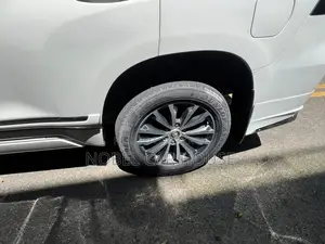 Toyota Land Cruiser Prado 2018 Pearl