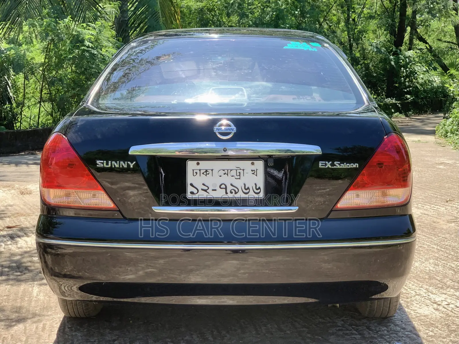 নিসান সানি ২০০৯ কালো