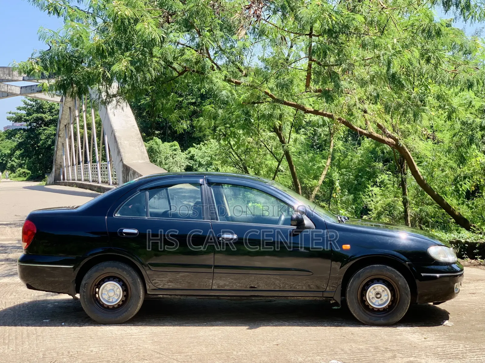 নিসান সানি ২০০৯ কালো