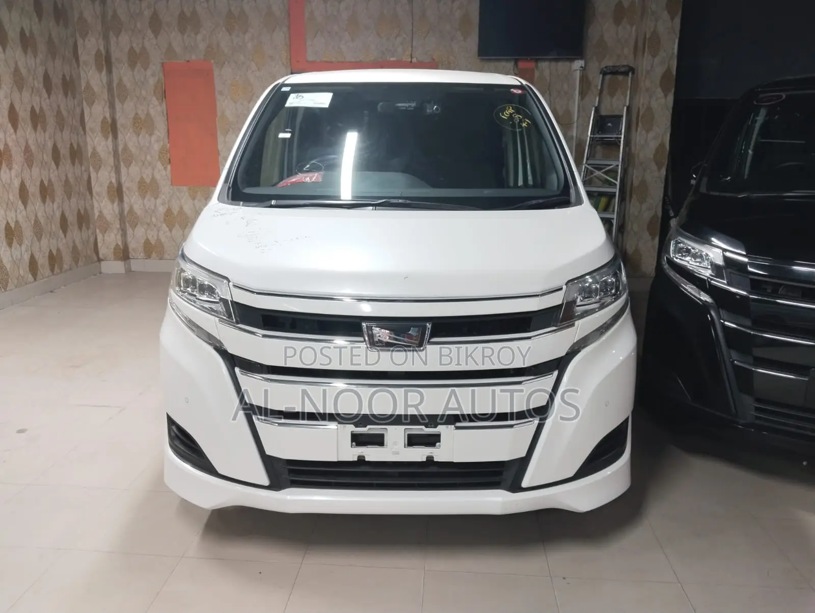 টয়োটা নোয়া ২.০ এফডব্লিউডি (৮ সিটার) ২০২১ পার্ল