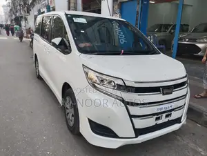 টয়োটা নোয়া ২.০ এফডব্লিউডি (৮ সিটার) ২০২১ পার্ল