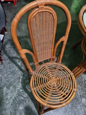 ডাইনিং টেবিল