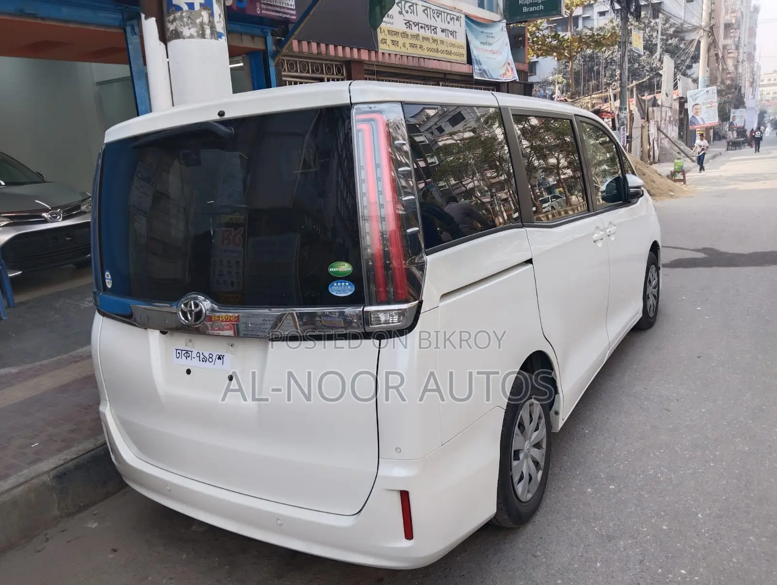 টয়োটা নোয়া ২.০ এফডব্লিউডি (৮ সিটার) ২০২১ পার্ল