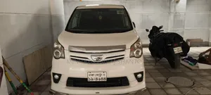 New Toyota Noah 2.0 143hp AWD (7 Seater) 2012 Pearl