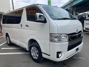 Toyota HiAce 2022