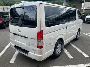 Toyota HiAce 2022