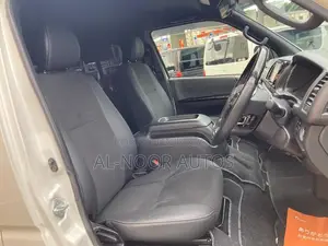 Toyota HiAce 2022