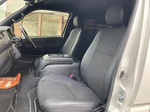 Toyota HiAce 2022