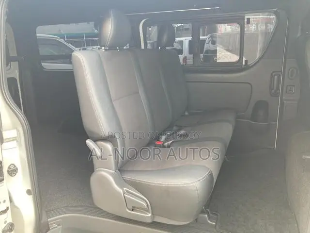 Toyota HiAce 2022