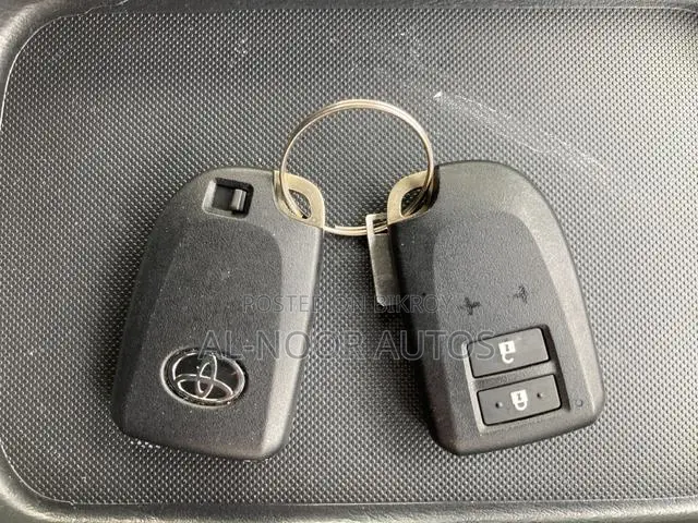 Toyota HiAce 2022
