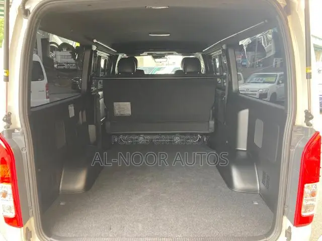 Toyota HiAce 2022