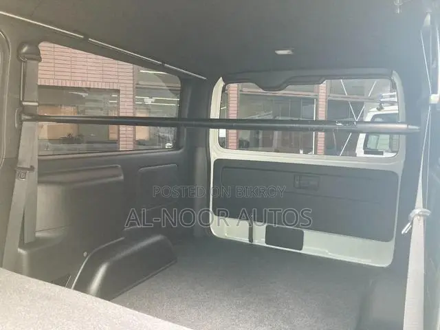 Toyota HiAce 2022