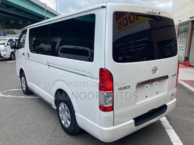 Toyota HiAce 2022