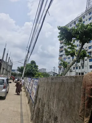 17.5 katha land with boundary near Badda U-loop is for sale.