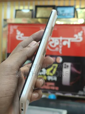 মোটোরোলা মোটো জি৩২ ১২৮ জিবি হলুদ
